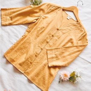 𝘾𝙝𝙧𝙞𝙨𝙩𝙤𝙥𝙝𝙚𝙧 & 𝘽𝙖𝙣𝙠𝙨 🍦Vintage Yellow linen button blouse